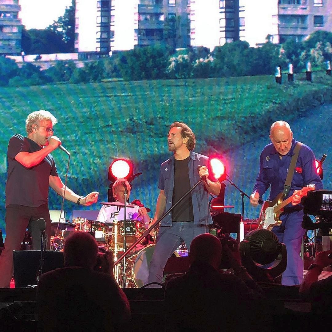 demetriosns's tweet image. "vlp5 - It’s only teenage wasteland! #thirdrow #wembley #thewho #eddievedder #rockandroll #EVtour2019 #picoftheday #babaoriley #PJ #pearljamfan #pearljam #jammers #pj #pjlovers " instagram.com/p/BznGXTioY7p/ @PearlJam @TheWho