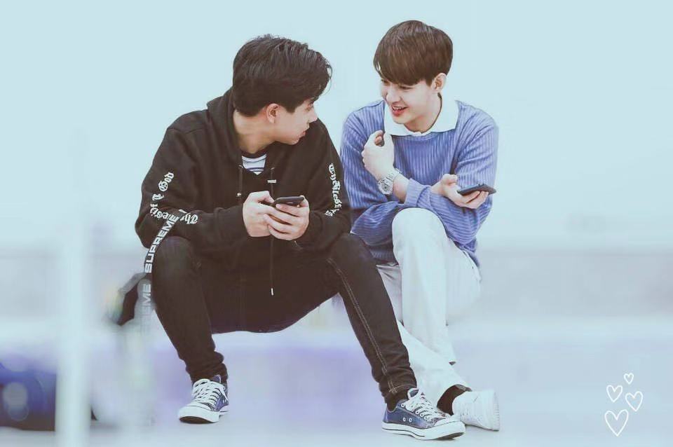 youshang5's tweet photo. @Likedingding @paopaoaini2018 @AabbyeL @wangpaopao4 @xiaolong04 @xiaolu011 @nadou17206509 @xiaotuzi01 @Centerpointsia1 @perthppe @Saint_sup PerthSaint are handsome boys.
🖤❤️🐯🐉
PS火箭大队🚀
From PSChinese Trigon
Cr.owner
#PerthSaintSation 
#CenterpointSiamSquare  #WarmupCountdown2020 https://t.co/lvxgLVazkE