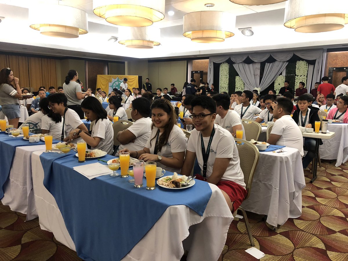 ust_csc's tweet image. Participants of CSC LTS 2019 is having their dinner, before the evening activities. 

#CSCLTS2019 
#CSCFartherAndFurther