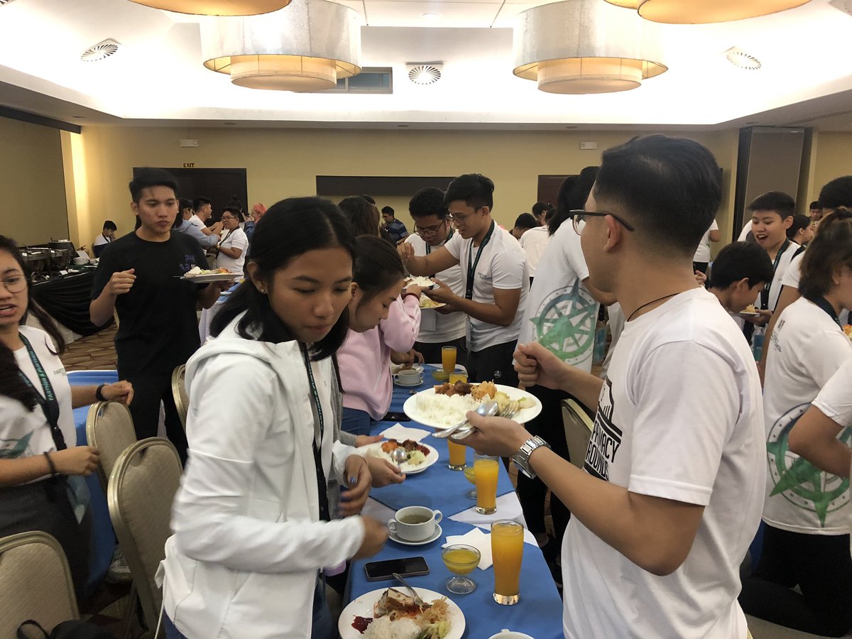 ust_csc's tweet image. Participants of CSC LTS 2019 is having their dinner, before the evening activities. 

#CSCLTS2019 
#CSCFartherAndFurther
