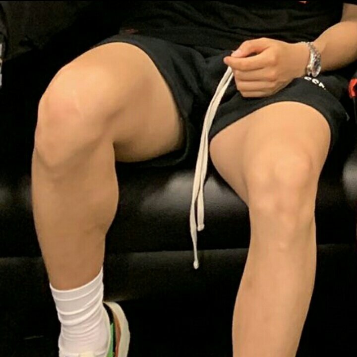 joonsmoochies's tweet photo. NAMJOON'S THIGHS FUCKING BLESS https://t.co/IwnGA27coE
