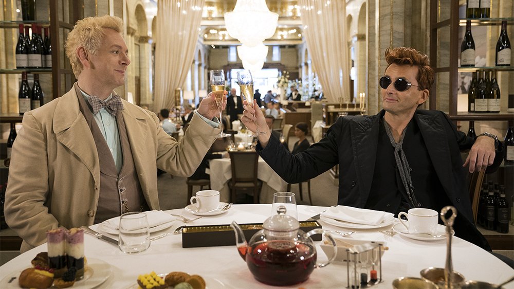 spoilerpage's tweet photo. #GoodOmens เรื่องราวของเทวดาและปีศาจที่มาร่วมกันหยุดหายนะวันสิ้นโลก หนังสือต้นฉบับเป็นของคุณ Neil Gaiman ซีรีส์เล่าได้สนุก ตัวละครในไบเบิลและตำนานต่างๆ ถูกนำมาดัดแปลงได้มีเสน่ห์เฉพาะตัว แถมยังมีมุกตลก��� ปั่นป่วนตลอดเวลา ใครชอบแฟนตาซีขอแนะนำ ดูได้ใน prime video มี 6 ตอนค่ะ https://t.co/VAqOlIDkRT