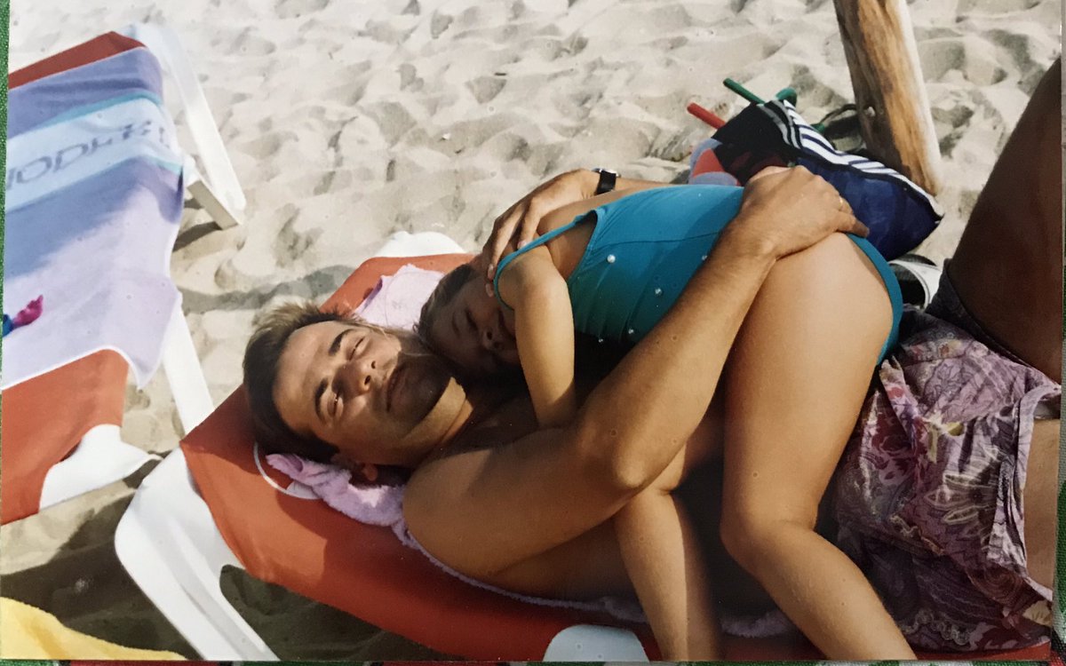 Agradeced todas las muestras de cariño y apoyo todos estos dias
Ojalá todos pudieran tener un padre como tú..ojalá todos los hijos pudieran ver a sus padres como yo te miraba a ti..un ejemplo a seguir, admiración, orgullo. Gracias por compartir tu vida conmigo.
Hasta pronto pa