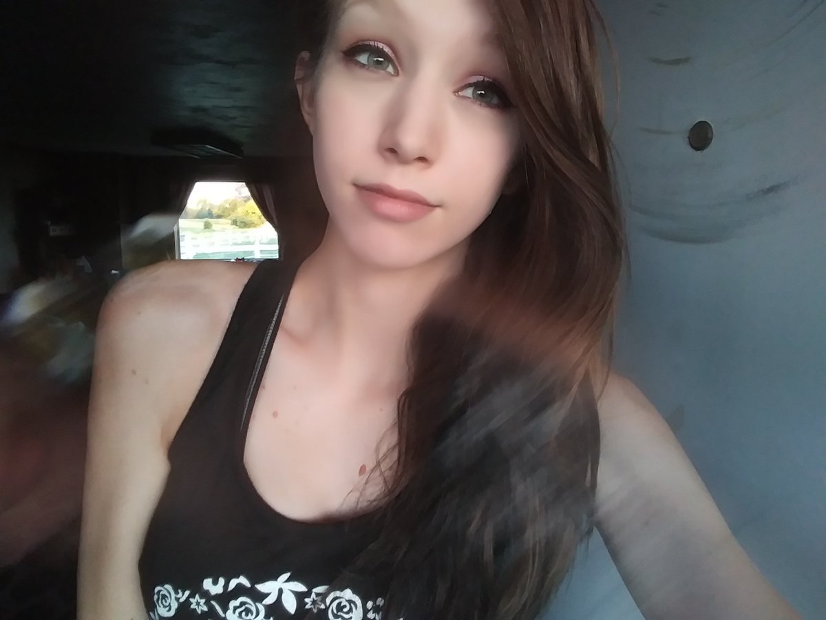 LizziBoo2's tweet photo. Sup.❇😎❇ 
#selfie #makeup https://t.co/YkMy0zvbXq