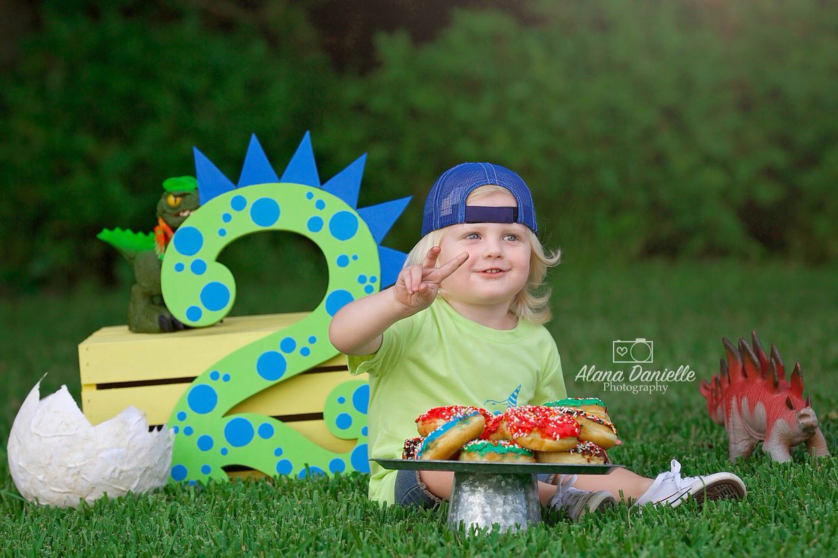 ADPhotography18's tweet photo. ⁣Liam’s ✌🏻! 🦕⠀
⠀
#AlanaDaniellePhotography #BabyBoyPhotography #BoyPhotography #BoyPhotographyPoses #BoyPoses #BoyPhotoshoot #BoyBirthdayPhotoshoot #BoyBirthdayPoses #2YearOldPhotography #BoyBirthdayPhotography #BirthdayPhotoshoot #HoustonPhotography #HoustonPhotographer https://t.co/nmluPhDToV
