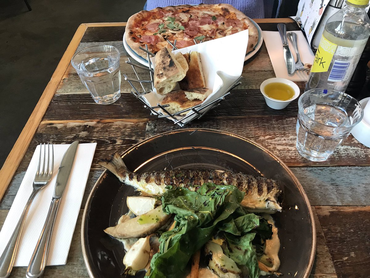 caiyuanle's tweet photo. Went to Hovedøya with Jiang Yan, ate delicious dinner, and tried the autonomous bus~ https://t.co/ENqSf6MKzt