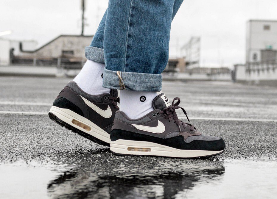 SNKR_TWITR on "$89.97: Nike Air Max 1 'Thunder Grey/Sail' #AD https://t.co/C6cFlwgQey" / Twitter