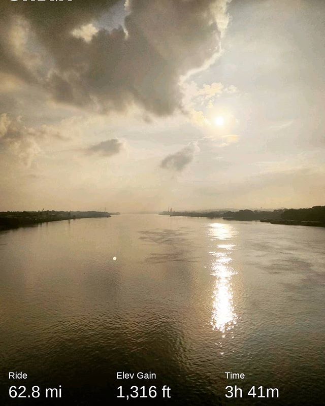 ENelson's tweet photo. Take me to the river #louisville #ohioriver #big4bridge https://t.co/LiMBs9kYPj https://t.co/HL9aKaiRDp