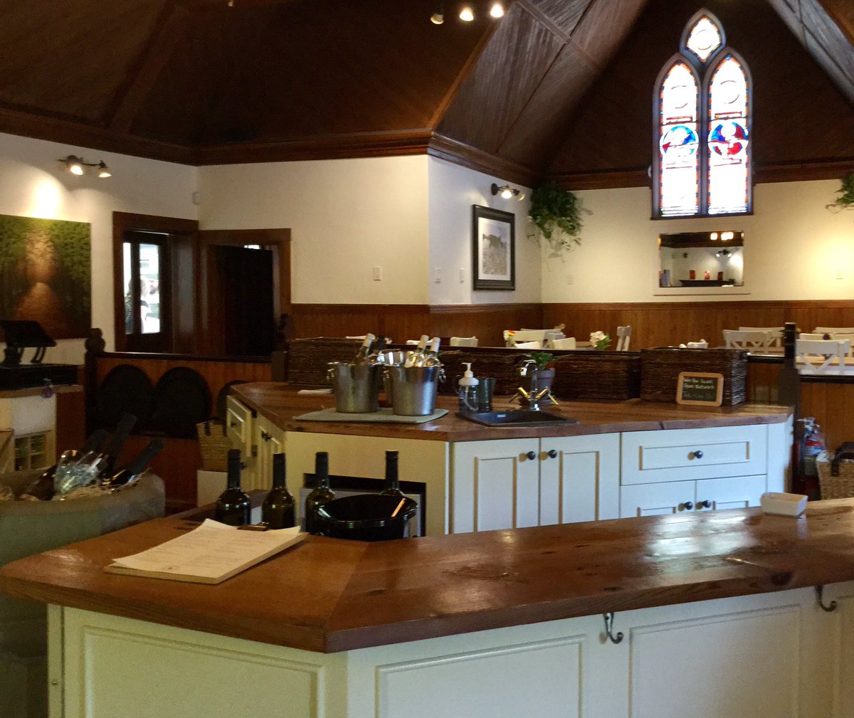 Just a lovely day to go to <a href="/AvondaleSky/">Avondale Sky Winery</a> in Newport Landing for lunch outside under the cover &amp; a taste of a few 🍷selections. Lots of excellent @WinesofNS including those at Avondale Sky. Recommend a visit when you are in the area.