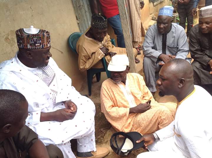 GariYaWaye's tweet photo. Earlier today, Hon. @SuleimanLere, his family &amp; other APC executives were in Gure to condole Mr Yaroson Ibrahim (Secretary, APC Lere LGA) over the death of their mother. May God almighty grant her eternal rest.

Accept our condolences once again. https://t.co/jNjnY1QakC