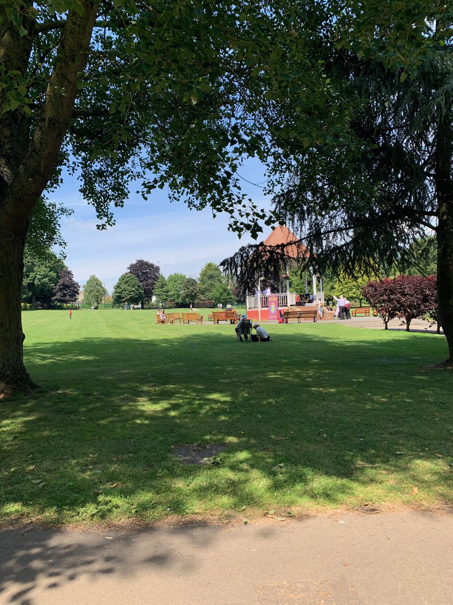 hemmingjon's tweet photo. Pleasant afternoon in the park😀 https://t.co/adBGVsoSm6