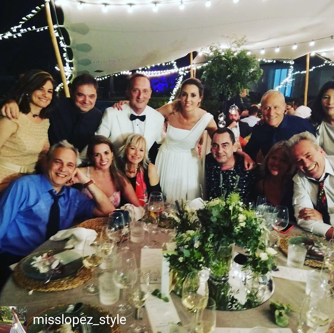 hombresgnet's tweet photo. ¡Fotón! Estábamos esperando este momentazoG 📸 😍
El #SquadG casi al completo en la boda de @Dani_Mezquita & @andreailopez el pasado 29 de junio. 🎉❤️😍
@DavidSummersHG
@JaviMolinaHG
@m_jose_m
@Jason_Paradise
@rafahg
@Crisys
@WallbigbandMuro
#FotoDelDía
📸 misslopez_style https://t.co/EBya4zdp62