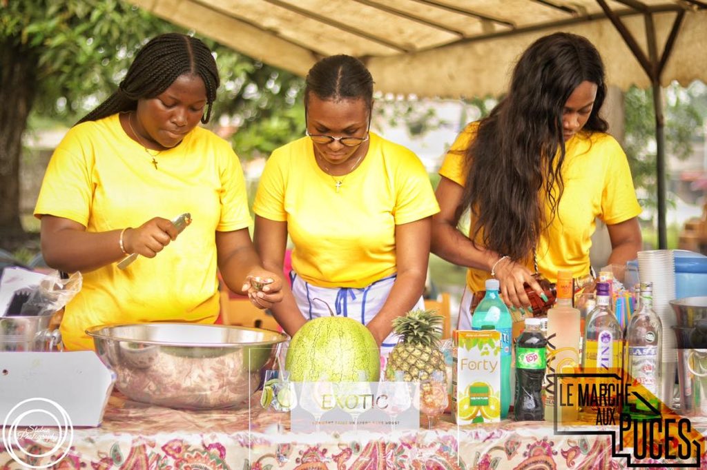 MAP237's tweet photo. La fête continue ce jour du côté de chez Tata Larissa ainsi que toute l’équipe #EXOTIC .. De la bonne nourriture, De quoi boire , de quoi Vivre .! #MAP237 #GoodVibesOnly #Yellowtouch . https://t.co/hEMjur19ju