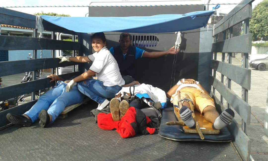 PCADmnpalsdm's tweet photo. X Falta de Ambulancia en el Municipio Samuel D Maldonado la Tendida Asi Trasportamos a los Herido y a los Paciente q Ameritan ser Trasladados a Otros Centros https://t.co/enPBwHh52Z