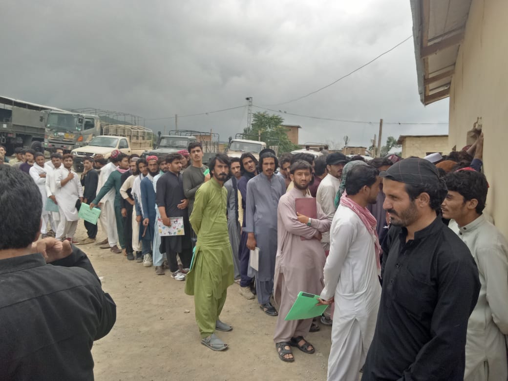 AlikhanMahsud2's tweet photo. #southwaziristan
ایف سی ہیڈ کوارٹر ساؤتھ کی طرف سے ایف سی میں سولجرز کی بھرتی کا سلسلہ جاری ہے . جس میں جنوبی وزیرستان کے نوجوانوں کو موقع فراہم کیا جائے گا. اس سلسلے میں 55 برگیڈ میں بھرتی کا سلسلہ جاری ہے. آج کے دن 150 سے زائد نوجوانوں نے درخواست جمع کرائ. https://t.co/sN2xAlvBCS
