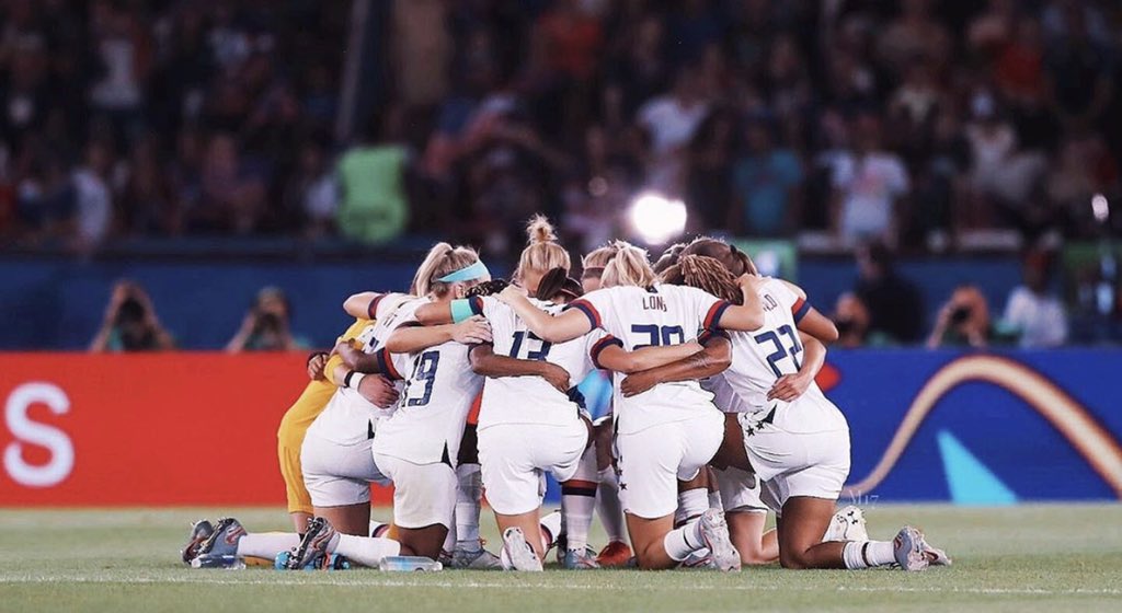 Allie Long tweet media