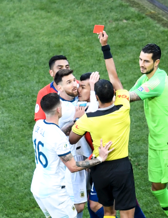 📆 August 2005: 🇦🇷 Lionel Messi sent off for first time on his Argentina debut. 📆 July 2019: 🇦🇷 Lionel Messi sent off vs Chile. 🤯 Only two red cards in his entire career.