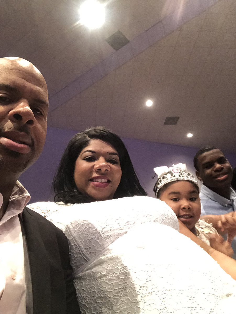 Dphs1906P's tweet photo. #ALLINSUMMER Getting our praise and worship in. 1st Sunday @TheLukeChurch @TimothySloan https://t.co/4AdhmL5oOj