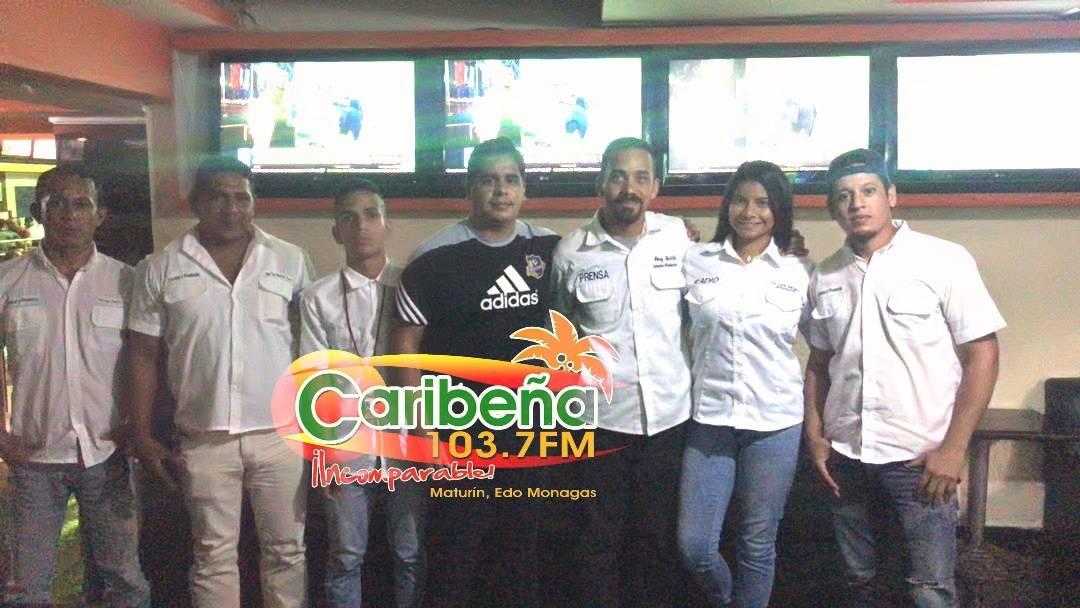 CaribenaFM's tweet photo. Parte del equipo de Caribeña 103.7FM compartiendo con Víctor Salazar gerente de Atlantis Sport Book después de disfrutar del partido entre Argentina y Chile.
De izquierda a derecha: Domingo Caripe, @ovelpz, @Deljesus17, Víctor Salazar, @RenySotillo, Ana Lucía Marcano y @jrlocutor https://t.co/33VEROpupi