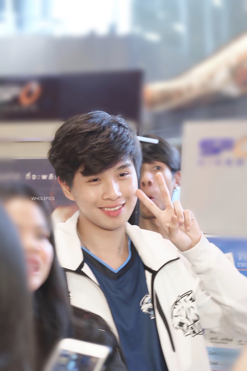 whole__fics's tweet photo. 060719 แบคทีเรียคุงได้ซีนจากคูมโอไปเต็มๆ🤣 #Monaliza #Creammio #EvosDebut https://t.co/1Zr8vmA3EH