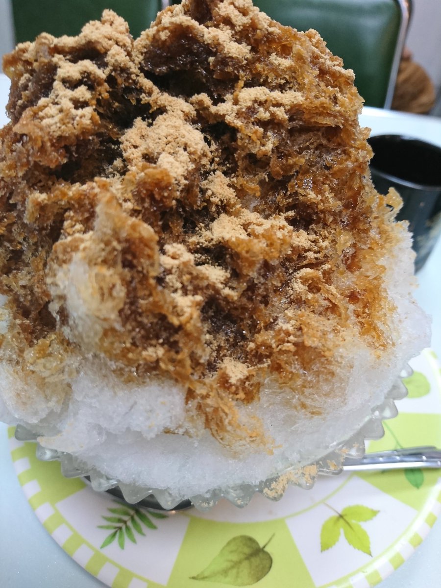 RT @miyuaaa0728: 余りにも暑すぎて岡崎城付近にある和泉屋で黒蜜わらび餅かき氷とくず餅バー食べてた(デザート摂取が半端なかった)...
