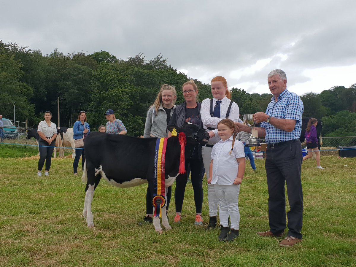 Peter Hynes 🐄🥛🇮🇪 (@peterhynes15) on Twitter photo All Ireland EBI heifer calf champion 2019 #DunmanwayShow Rathard Alanna €285 EBI ( sire: Ballygown Albert , dams sire LWR )
Fantastic to have a champion back at Rathard as the herd was hugely successful in 1800s hence the reason myself n <a href="/Paulahynes4/">Paula hynes🐄🇮🇪 #TeamHynes</a> upgraded the herd again All Ireland EBI heifer calf champion 2019 #DunmanwayShow Rathard Alanna €285 EBI ( sire: Ballygown Albert , dams sire LWR )
Fantastic to have a champion back at Rathard as the herd was hugely successful in 1800s hence the reason myself n <a href="/Paulahynes4/">Paula hynes🐄🇮🇪 #TeamHynes</a> upgraded the herd again