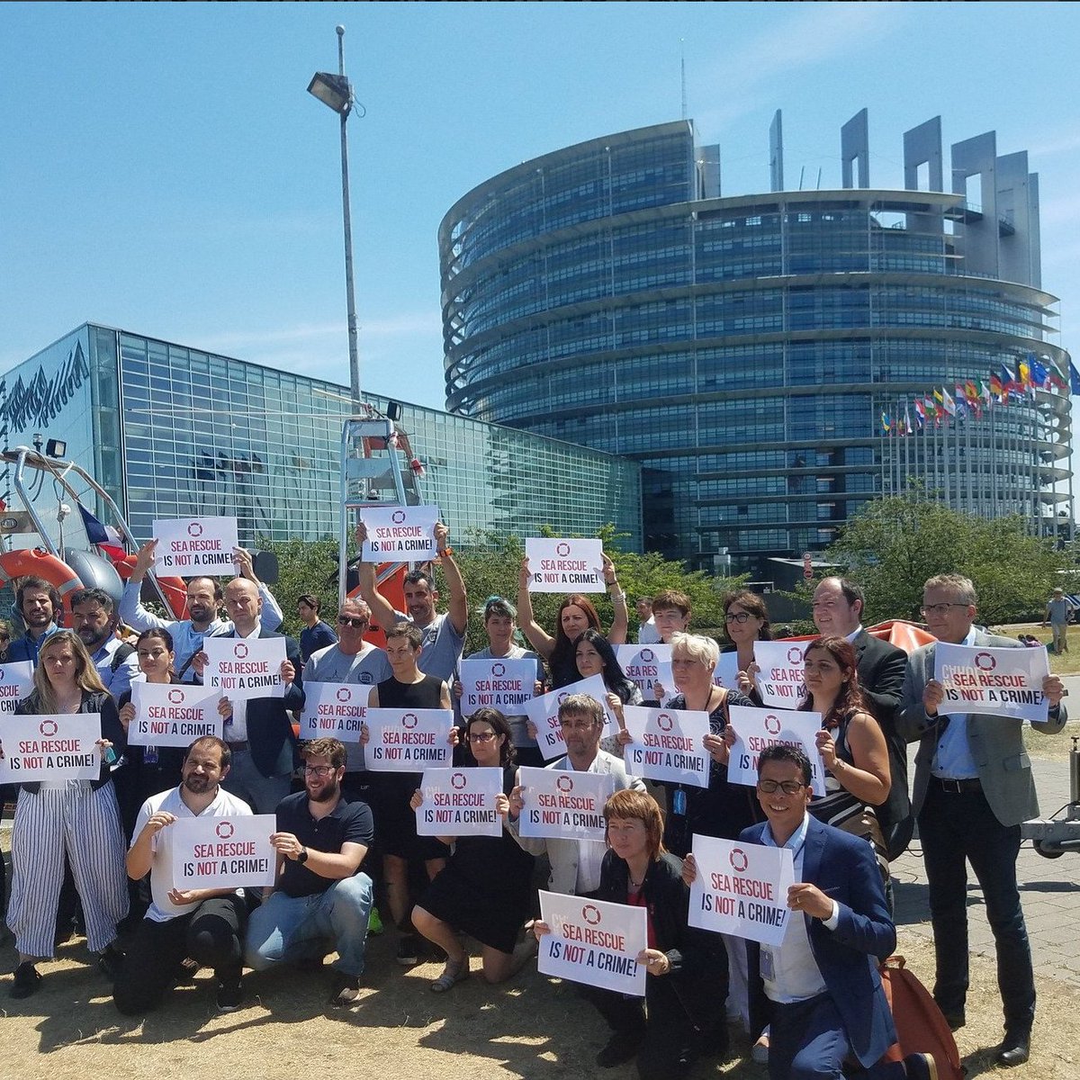 GreensEFA's tweet photo. Once again, NGOs are working hard in the #Mediterranean sea to save lives. 💚

They are finding it extremely hard to disembark the people who were rescued from the sea. We call on EU governments to show solidarity and humanity and put political games aside.

#Alankurdi #Malta https://t.co/NktzarW1pQ