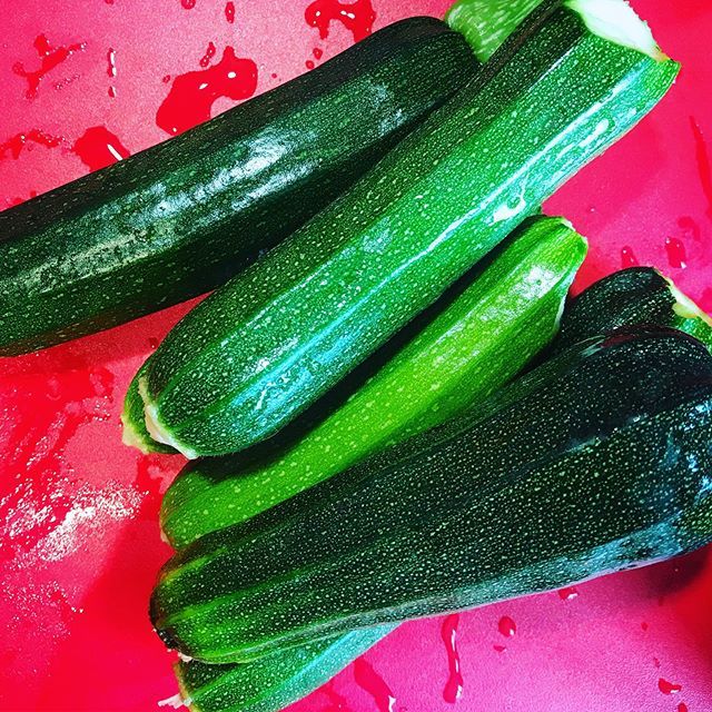 fieldym's tweet photo. First courgettes from the garden! I expect Iβll be eating plenty of courgette for the next month! #growyourownveg #growyourownfood #courgette #foodporn #fresh #gardenfresh #selfsustainable #selfsufficient #goodlife #tomandbarbara #catfordgreengarden #eaβ¦ https://t.co/4TnWuXPEHJ https://t.co/GWLbzjbUNO