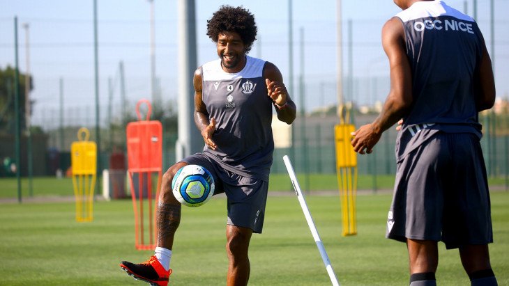 ogcnice's tweet photo. Nouveau numéro de maillot pour @dante_bonfim, qui retrouvera le 4⃣ porté lors de ses débuts au Brésil, ainsi qu'au @Standard_RSCL et au @FCBayern.

#D4NTE https://t.co/wMwWPuD7hA