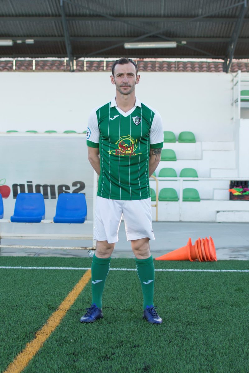 cp_valdivia's tweet photo. 📝 RENOVACIONES |  

Nos enorgullece anunciaros que nuestra primera renovación es el capitán y “káiser” de nuestra zaga defensiva @rfcuatroval 

💚⚽️👏

#Robert2020 #VamosValdivia https://t.co/zqcCBrPeH3