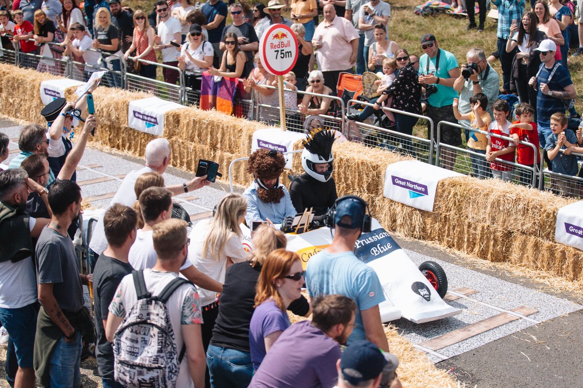RedBullUK's tweet photo. The best seats in the house at #RedBullSoapboxRace with @GNRailUK 🙌 🏁

#GreatNorthernRail #GNRail #UKRail #GreatNorthern #GreatNorthernRailway
#Ad https://t.co/LBwYHaC4Ko
