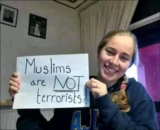 Coptacking's tweet photo. البنت دي كانت بتتظاهر وضد اليمين المتطرف والاسلاموفوبيا وكاتبه (المسلمون ليسوا ارهابيون) من الصدفه البنت دي تم اغتصابها وذبحها في المغرب😳 https://t.co/XRqHt2tWSr