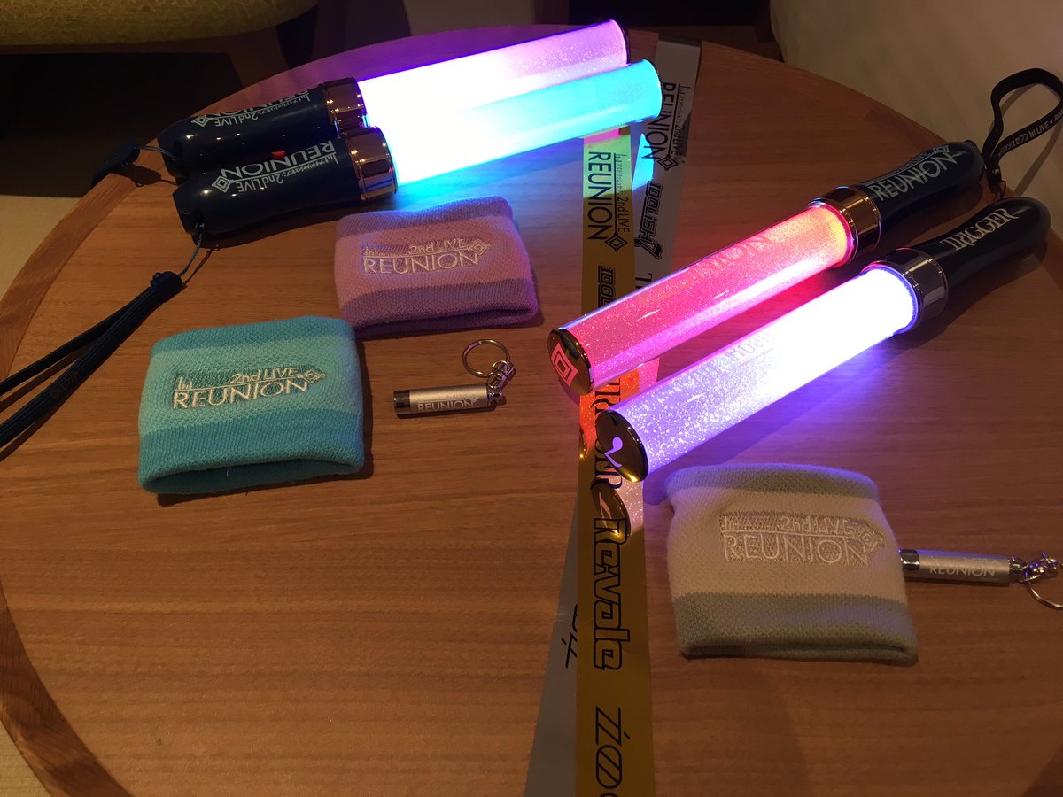 sakuramchiko's tweet image. 友人とナナライ行ってきました!
1日目ライビュ
2日目現地
アリーナ1列目!中央ステージ正面!神席すぎで泣きそう!
#ナナライ
#REUNION