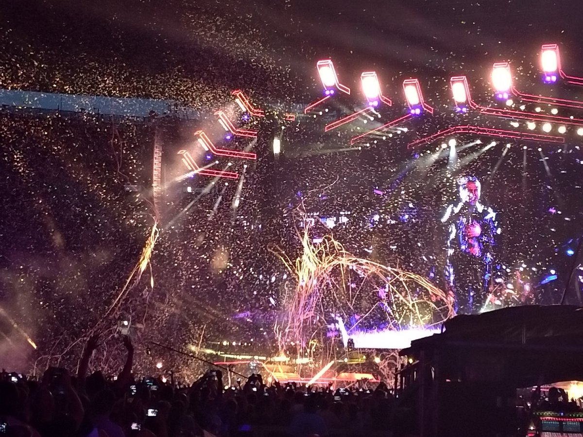 severine_b1's tweet photo. #MuseParis #epic 🎉🎉🙏🙏 https://t.co/nprU4fl2fy