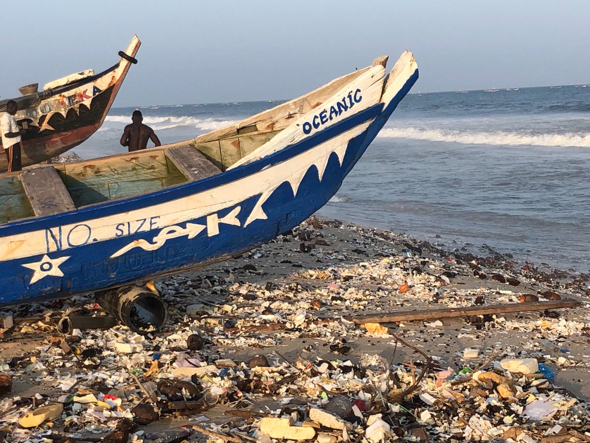 Well done! 👍
Plastic bottles have disappeared from beaches in Accra, Ghana 🇬🇭.
Recyclers have created a market for bottles, pickers bring them in.
Lesson learned: We need to give plastic waste a value!

Photos by <a href="/YREGhana/">Young Reporters for the Environment - Ghana</a>