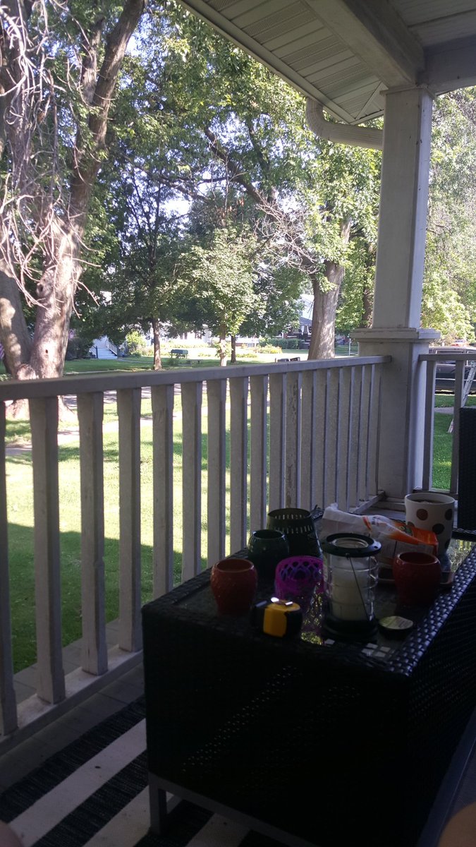 scottmccarty12's tweet photo. Perfect morning for coffee on the porch. #ejmac #ddc19 https://t.co/Mp0EKfCUw2