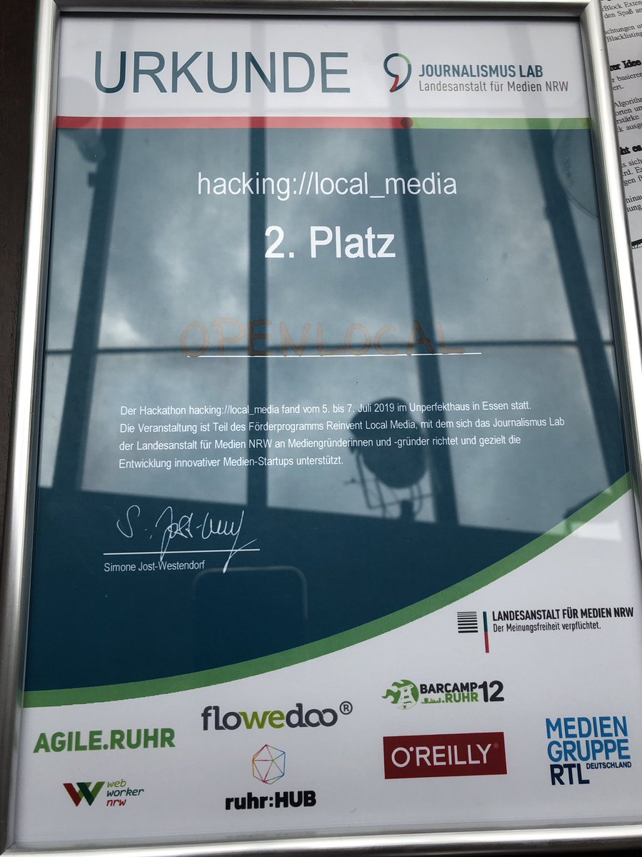 twinzz's tweet photo. Wir sind 2. geworden! 🥈 #hackinglocalmedia https://t.co/lSXG0vWd83