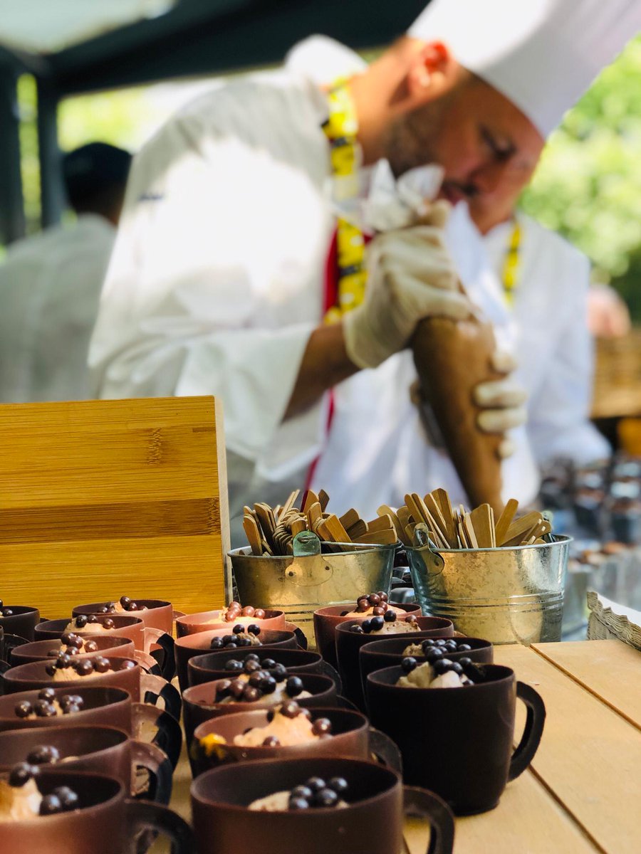 SodexoBelgium's tweet photo. Chocolate dessert specially created for the #TourDeFrance and served… in a chocolate cup of course. A zero waste dessert made in Belgium! @LeTour #ProudPartner #TDF2019 #SodexoLoveOfFood #TeamSodexo https://t.co/VMorYqwK1F