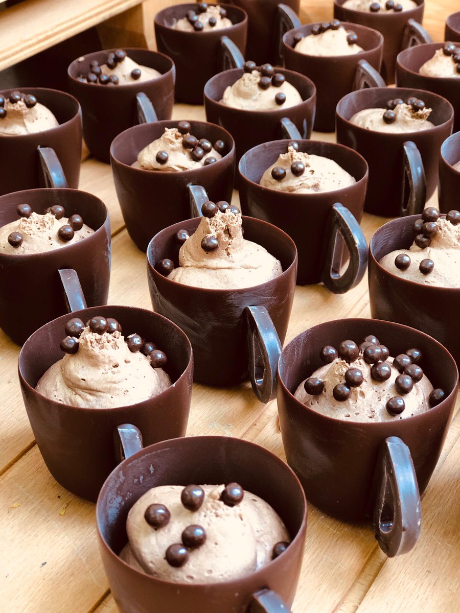 SodexoBelgium's tweet photo. Chocolate dessert specially created for the #TourDeFrance and served… in a chocolate cup of course. A zero waste dessert made in Belgium! @LeTour #ProudPartner #TDF2019 #SodexoLoveOfFood #TeamSodexo https://t.co/VMorYqwK1F