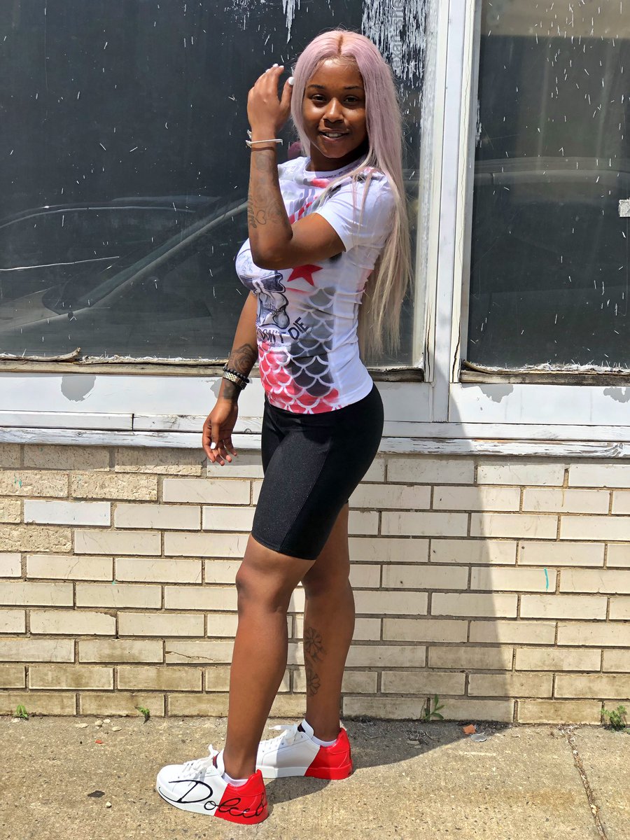 Its_puddoe's tweet photo. How she only 21 & she a savage 🥵 #freefu #foreverdarius https://t.co/3SpwX3vDu2