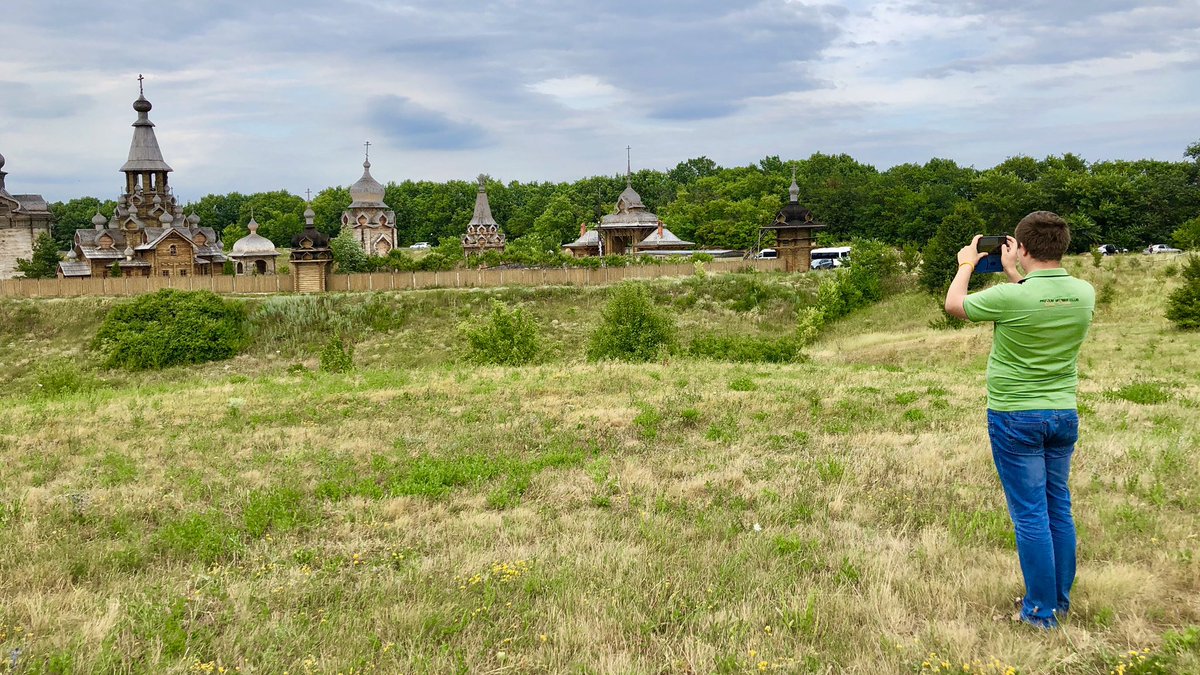 Фото о том, как <a href="/andrey_maslov89/">Андрей Маслов</a> фотографирует общий план Иерусалима Нового, что под Валуйками!))
