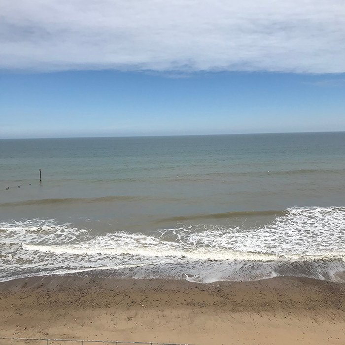TinsmithsHouse's tweet photo. Overstrand beach this past week... glorious and rather inviting! #tinsmithshouse #aylsham #bandb #b&amp;b https://t.co/IsRtQNmKIA