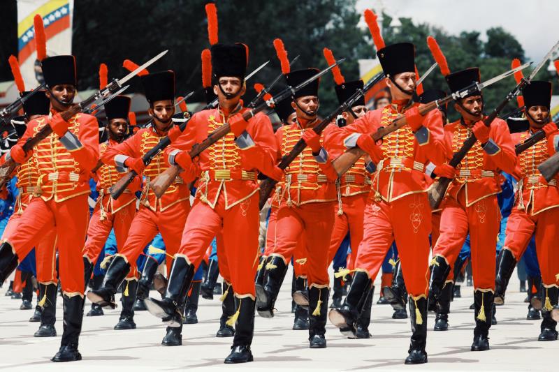 Лидеры армии в мире. Военный парад в Чили. Чилийская Военная форма. Военная форма Венесуэлы. Армия Чили.