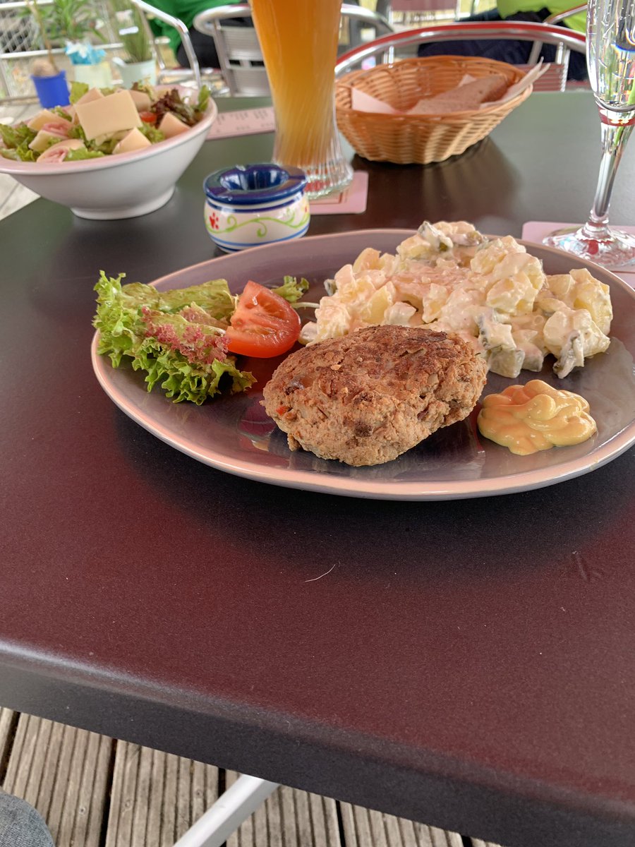 Ueffcken's tweet photo. Testen gerade #CafeHerrlich an der #Ruhr in #Schwerte bis jetzt Essen/Getränke/Bedienung Top!!! #MopsMolle und mein Mann Benjamin dabei 🔆🎶🛑🏳️🌈 https://t.co/DhrlaDl5xC