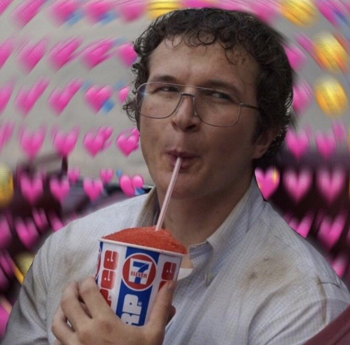 EmmaALLENxo's tweet photo. #StrangersThings3 best character. https://t.co/lNM5PYB1AB