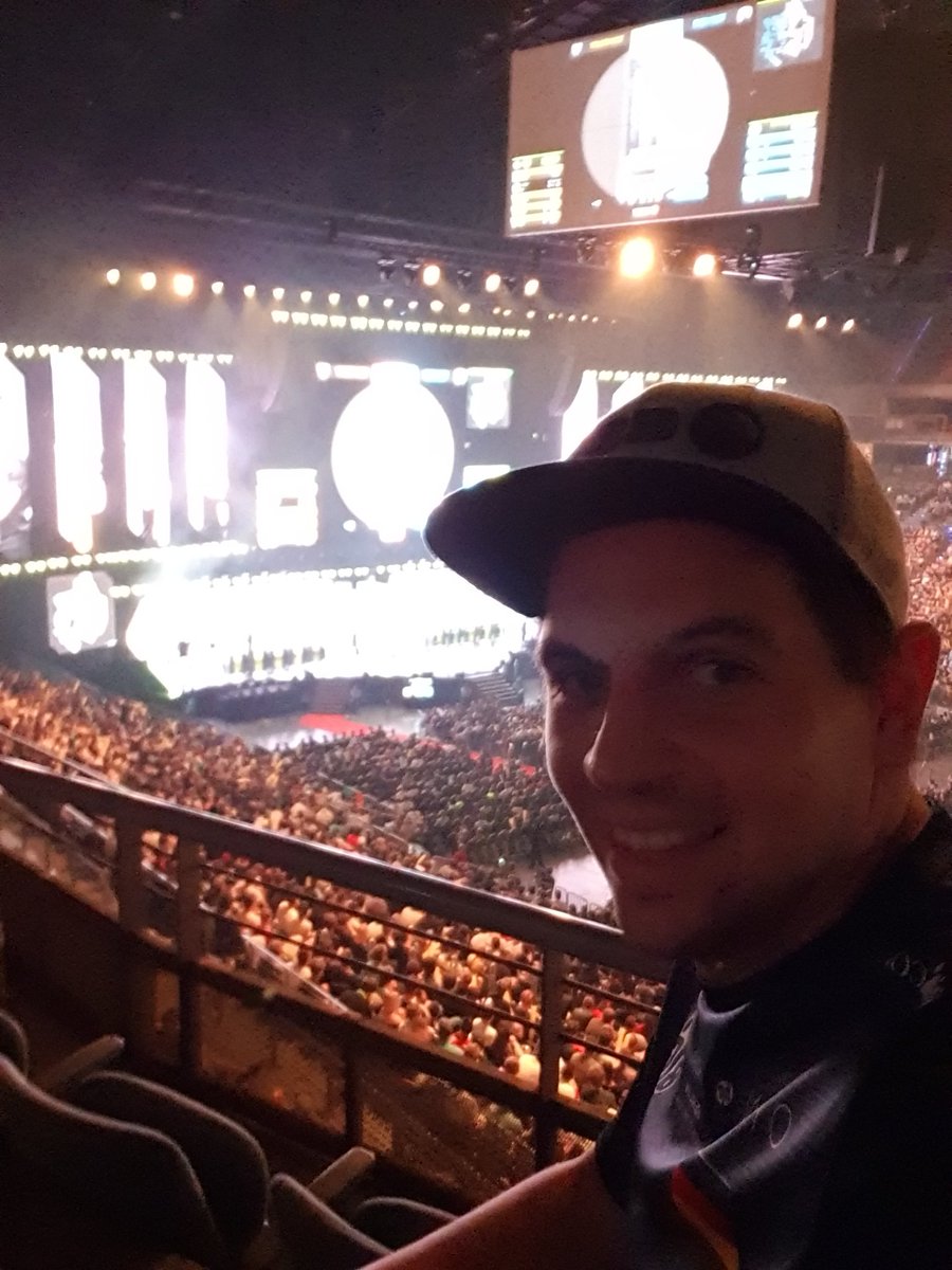 Aut_u_mad's tweet photo. The smile when u get the global experience #ESLOneCologne #partyhard #CSGO https://t.co/NeeAfWeVBb