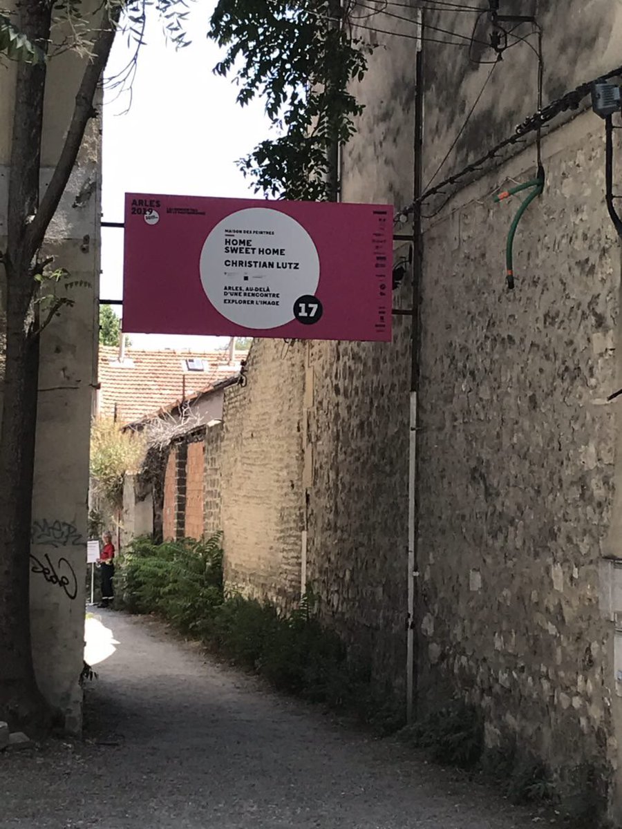 Remarquable exposition « Home sweet home » co-produite avec l’Institut Pour la Photographie, la Région <a href="/hautsdefrance/">Région Hauts-de-France</a> et les Rencontres d’Arles, qui sera bientôt en Hauts-de-France ! Bravo aux @rencontresarles pour cette belle 50ème édition ! 📷