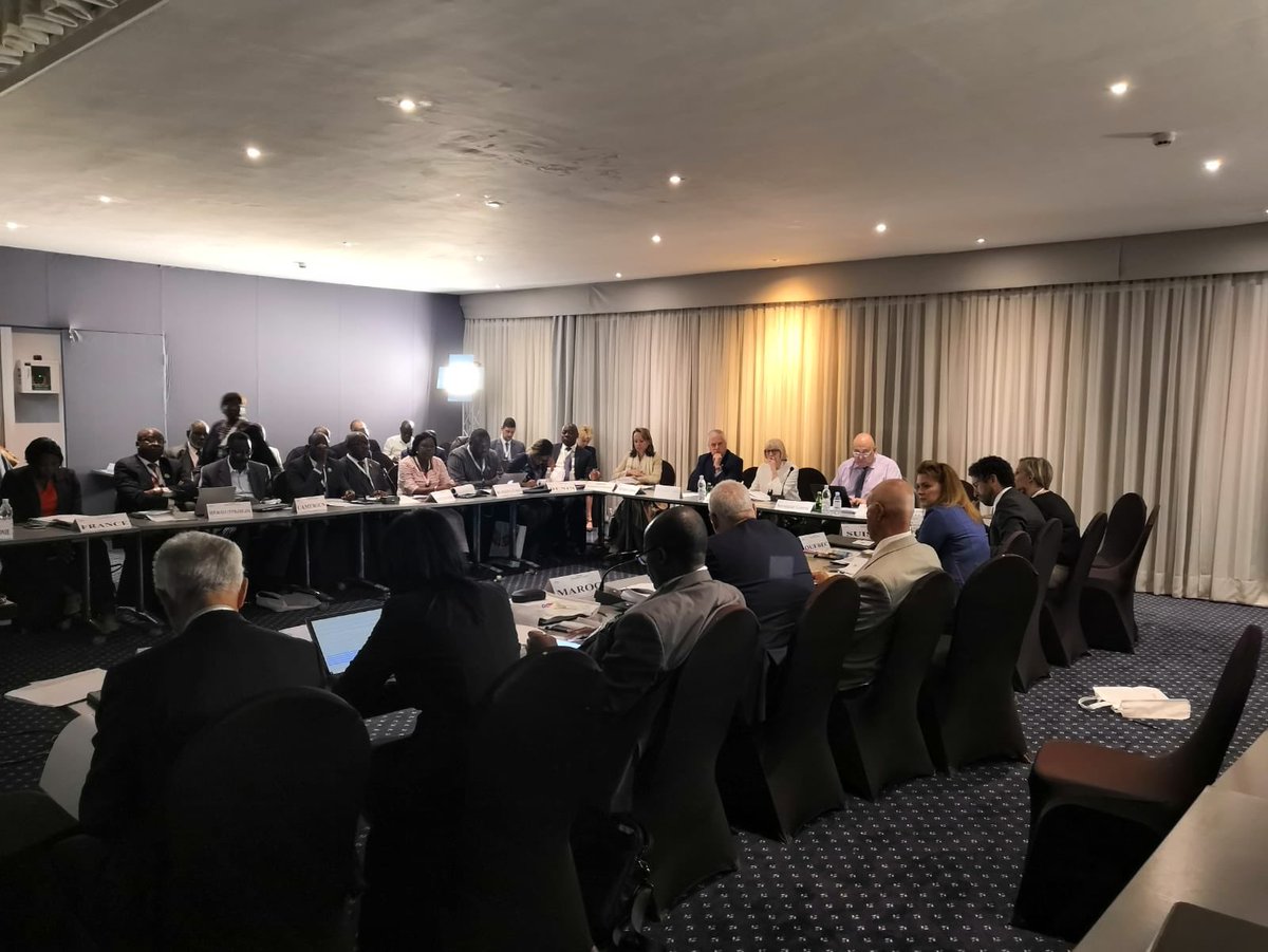 APFfrancophonie's tweet photo. Réunion de la Commission des affaires parlementaires #CAP sous la présidence ai @claudinelepage #45APF #Abidjan https://t.co/8oYjD4TaXt