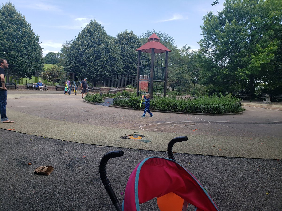 Its 80 degrees out on a holiday weekend but nobody turned the sprinklers on in #bayridge #owlsheadpark cc <a href="/JustinBrannan/">Justin Brannan</a> <a href="/NYCParks/">NYC Parks</a> <a href="/bayridgefams/">Bay Ridge Families</a>