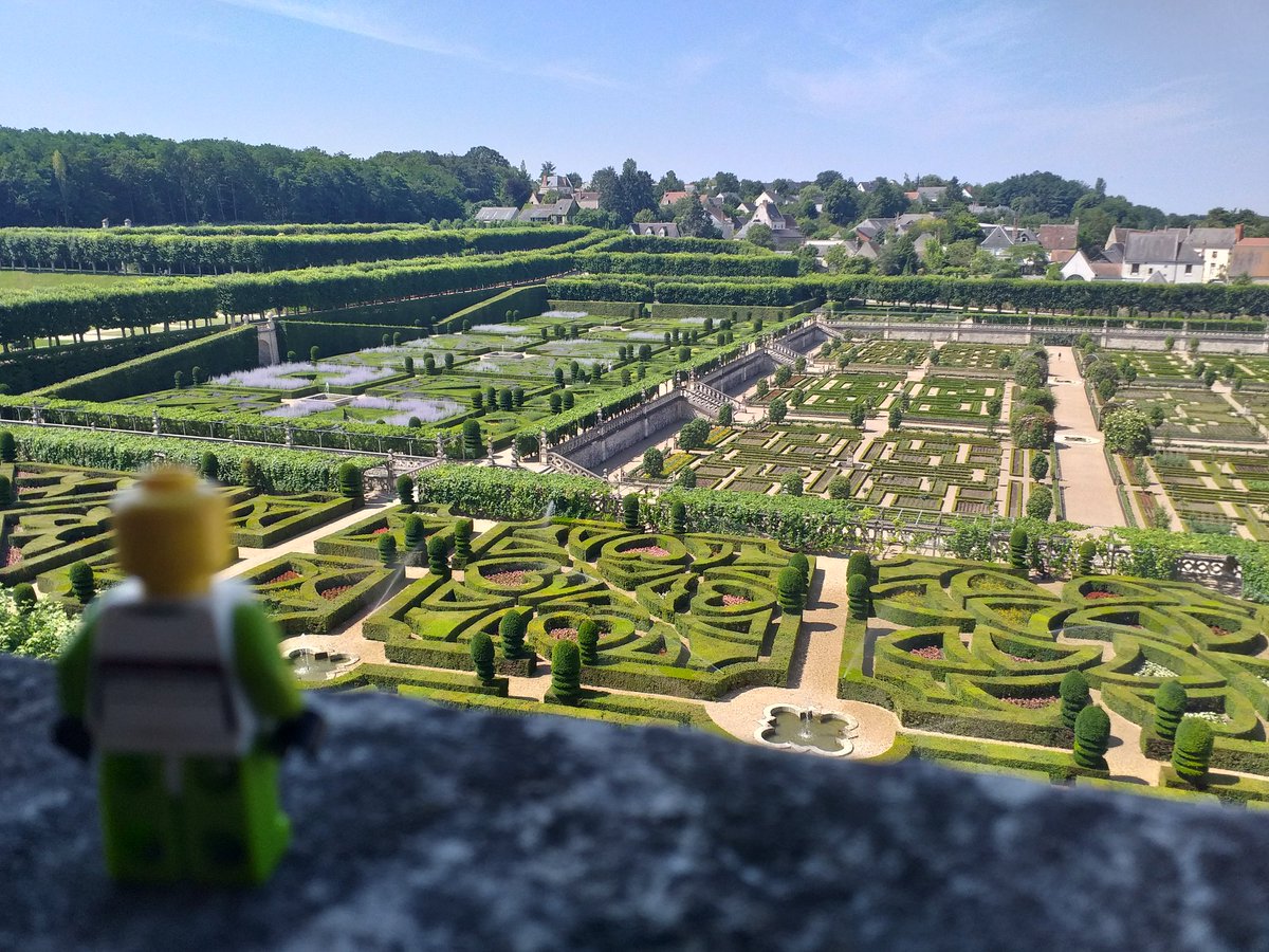 Lego_Man81's tweet photo. Busy day today...all about the Chateaux's. #france #legoman #villandry #Loire https://t.co/dW5LtJnpis